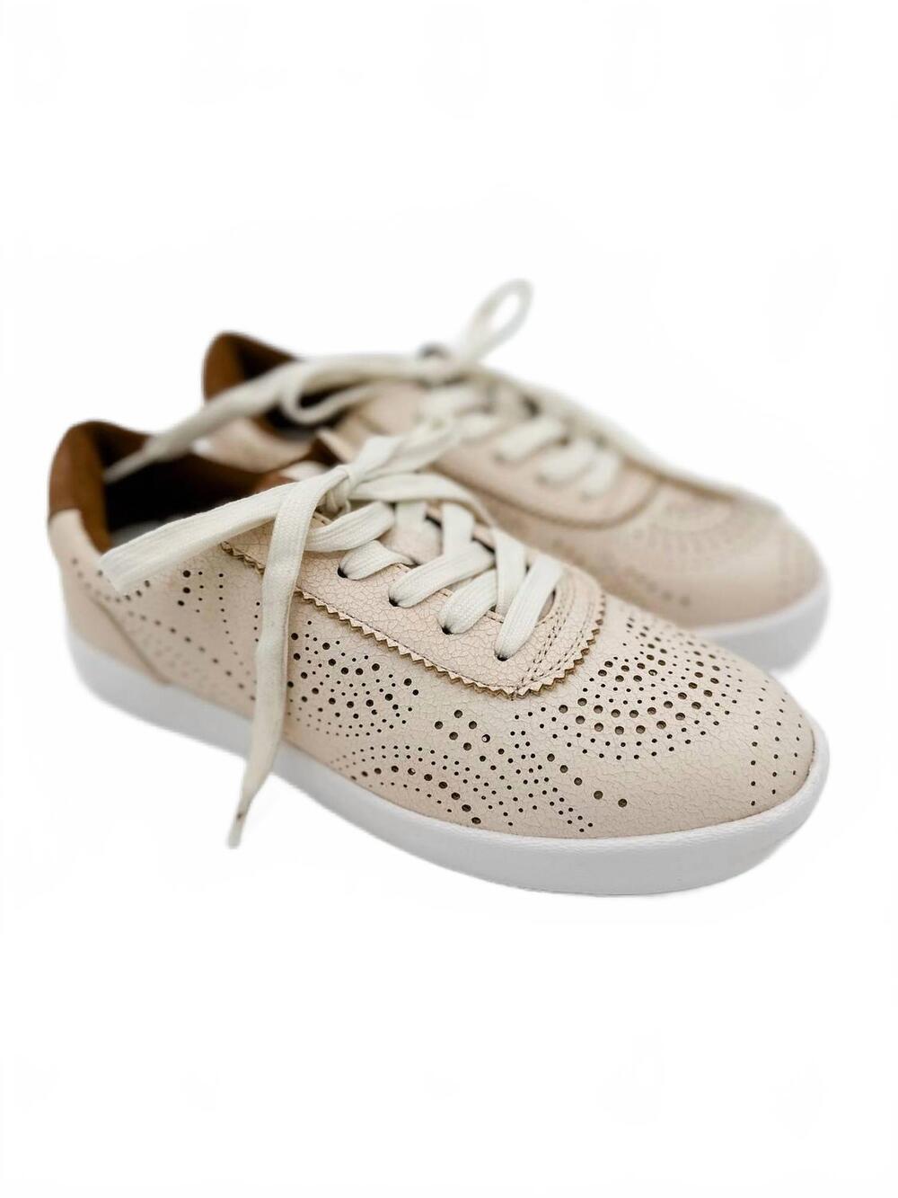 NEW VERY G women's fate neutralized sneakers in cream